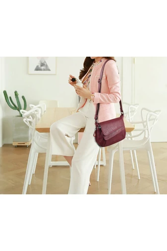 Világoslila Crossbody táska műbőrből Méretek 21*25*12cm