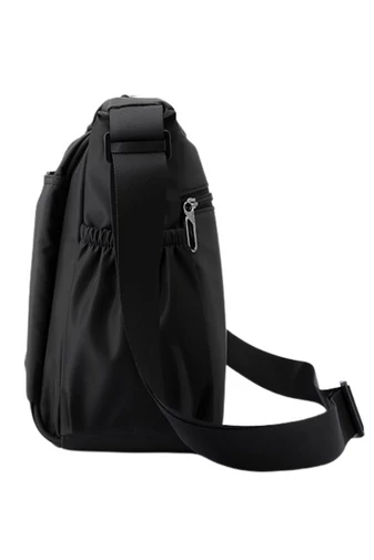 Férfi crossbody táska fekete vízálló anyagból méret (25*33*13cm)