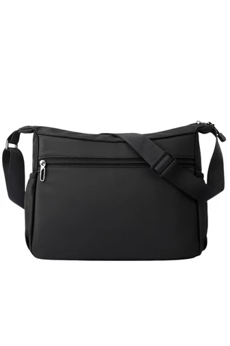 Férfi crossbody táska fekete vízálló anyagból méret (25*33*13cm)