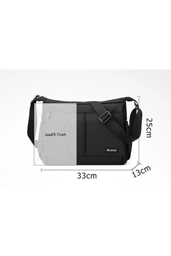 Férfi crossbody táska fekete vízálló anyagból méret (25*33*13cm)